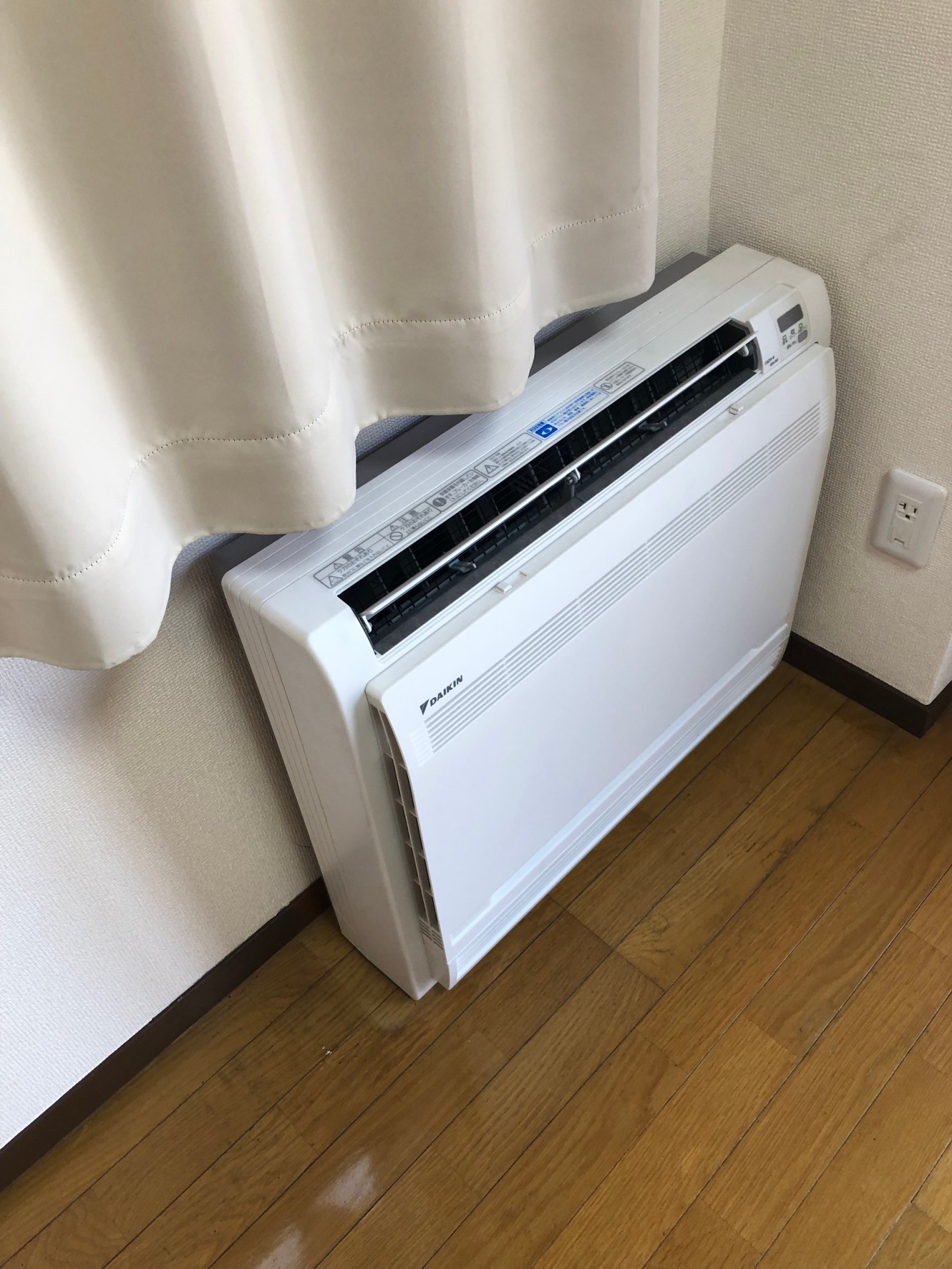 ハイアール　スポットエアコン　床置き譲ります。取引き中 ハイアール、室外機や工事が不要で簡単に設置ができる「窓用ルーム